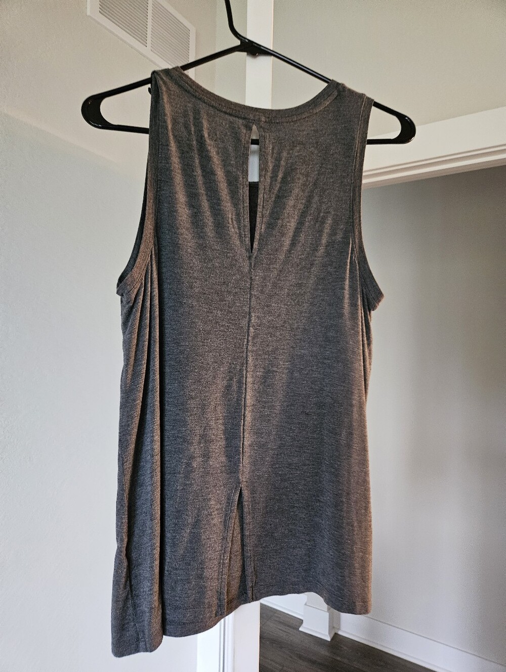 Halogen Keyhole Back Tank Sz M